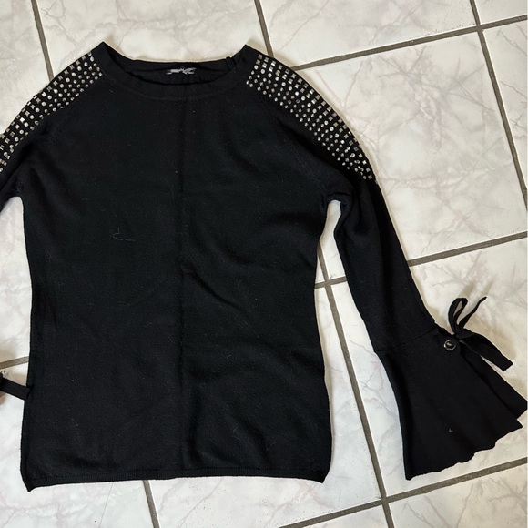 Black sweater - Picture 4 of 4